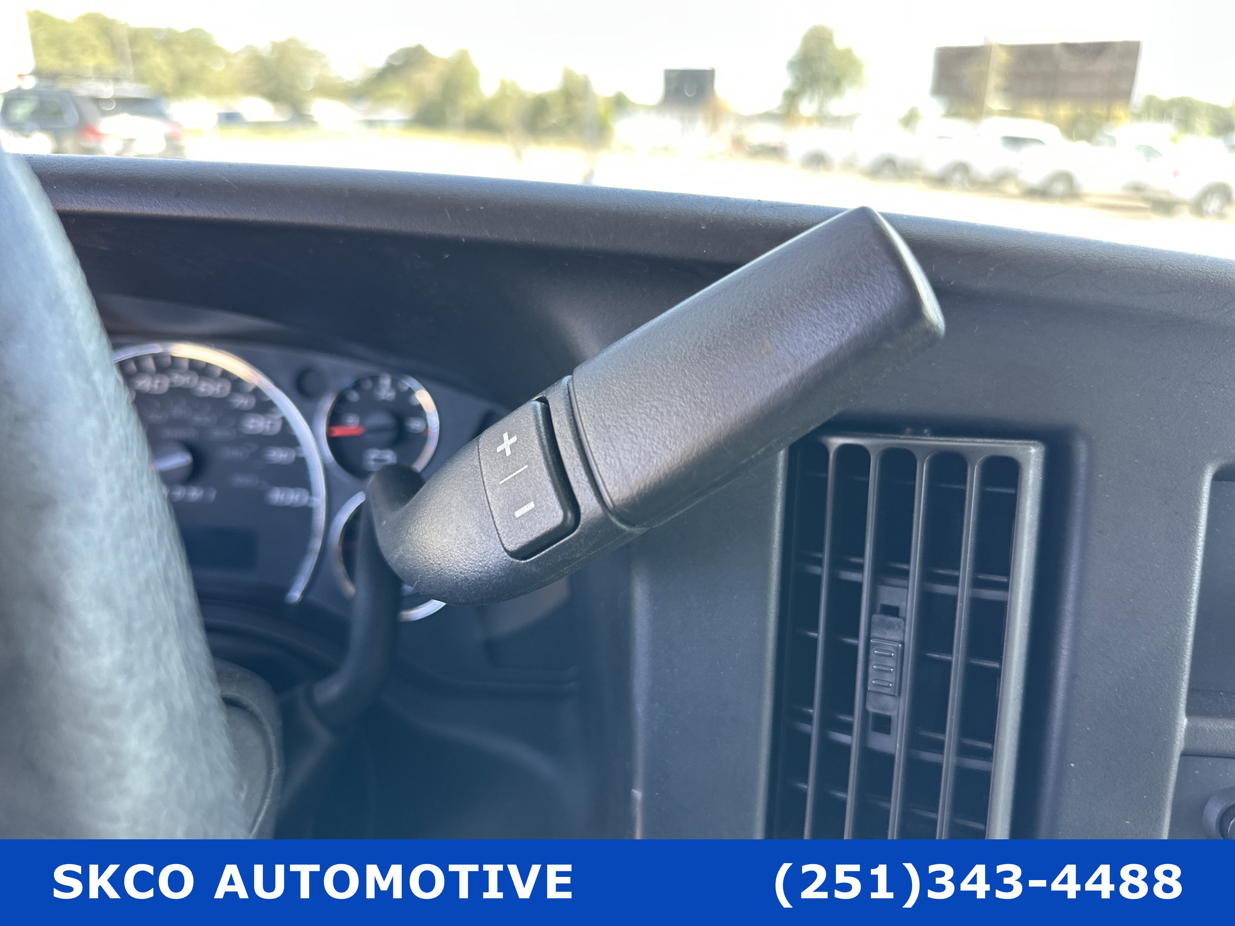 Used 2015 Chevrolet Express 2500 image 22