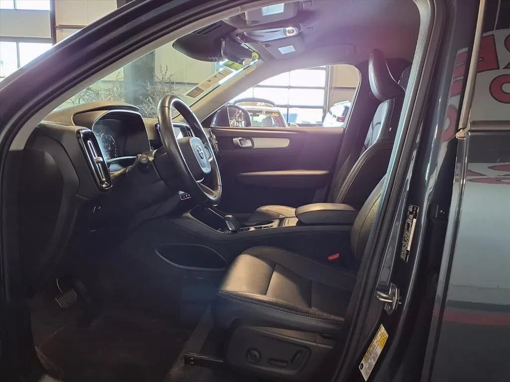 Used 2021 Volvo XC40 T4 Momentum FWD image 18