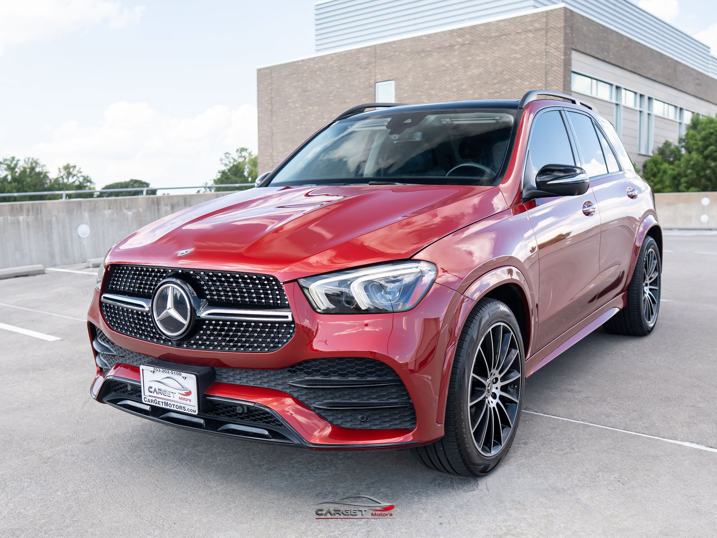 Used 2023 Mercedes-Benz GLE 350 w/ AMG Line Exterior image 3