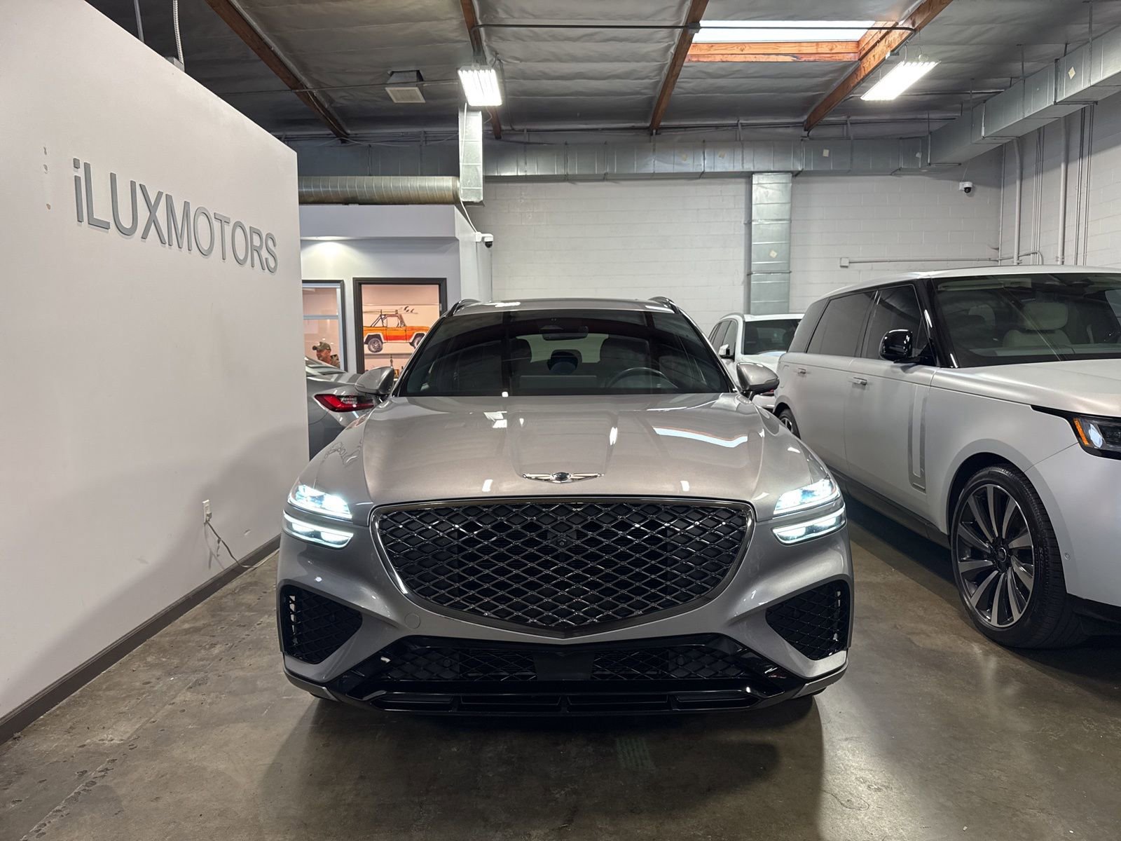 Used 2023 Genesis GV70 2.5T w/ Sport Prestige Package image 2