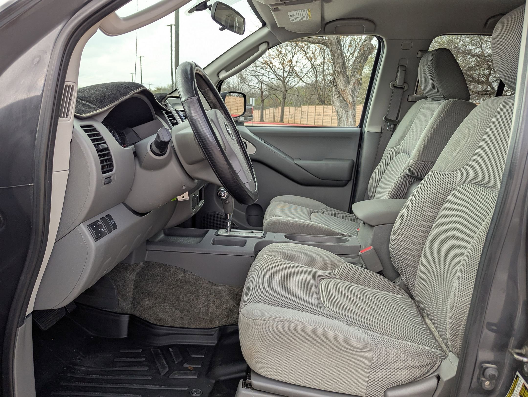 Used 2010 Nissan Frontier SE image 10