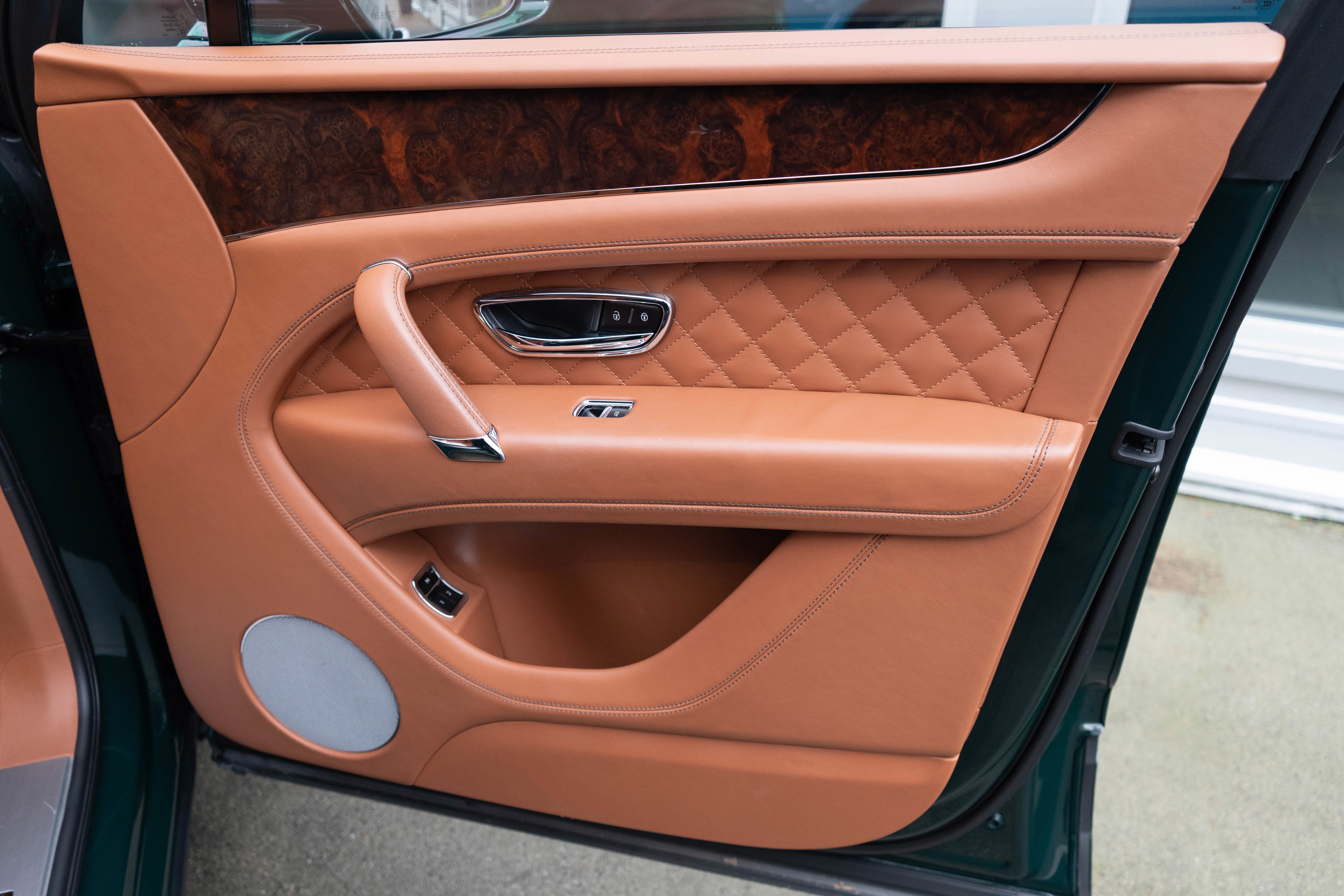 Used 2017 Bentley Bentayga image 34