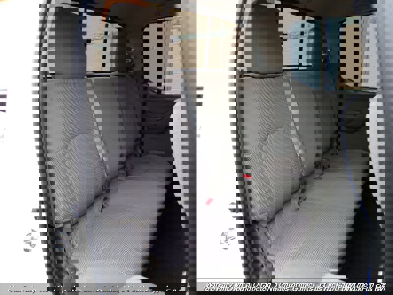 Used 2018 Nissan Frontier SV image 21