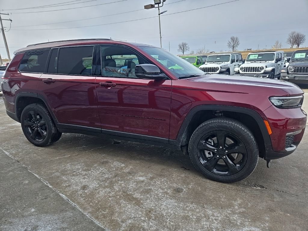 Used 2025 Jeep Grand Cherokee L Limited w/ Luxury Tech Group II image 11