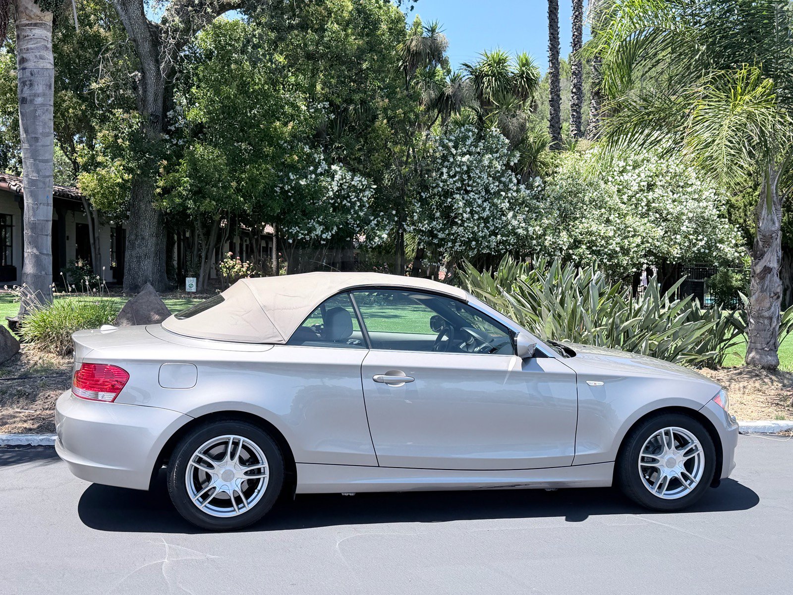 Used 2011 BMW 128i Convertible RWD image 8