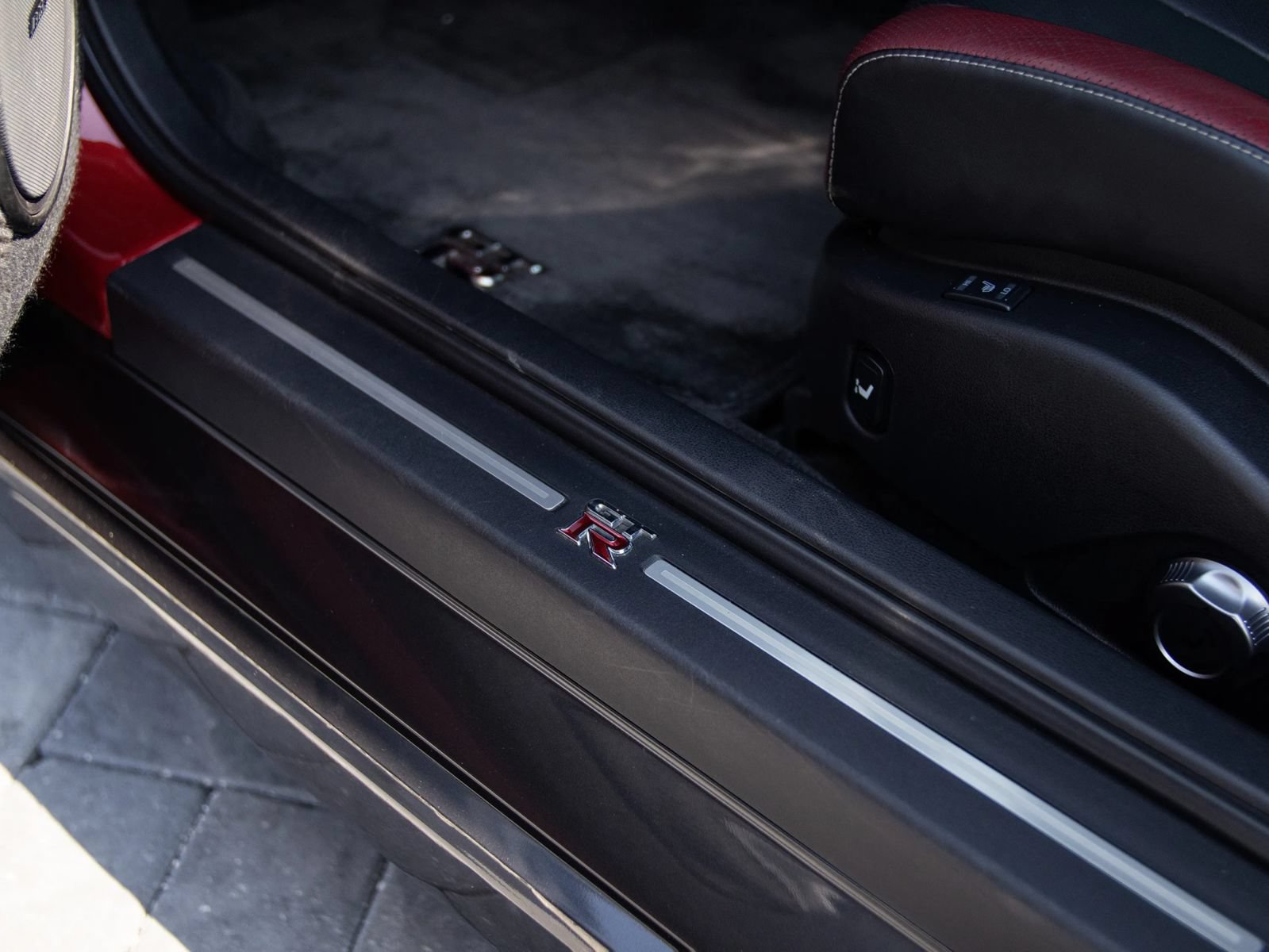 Used 2015 Nissan GT-R Black Edition AWD/4WD image 25