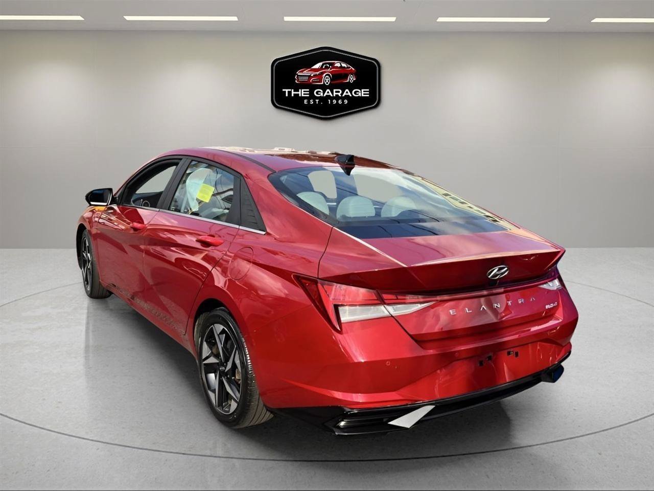 Used 2023 Hyundai Elantra Limited w/ Cargo Package FWD image 4