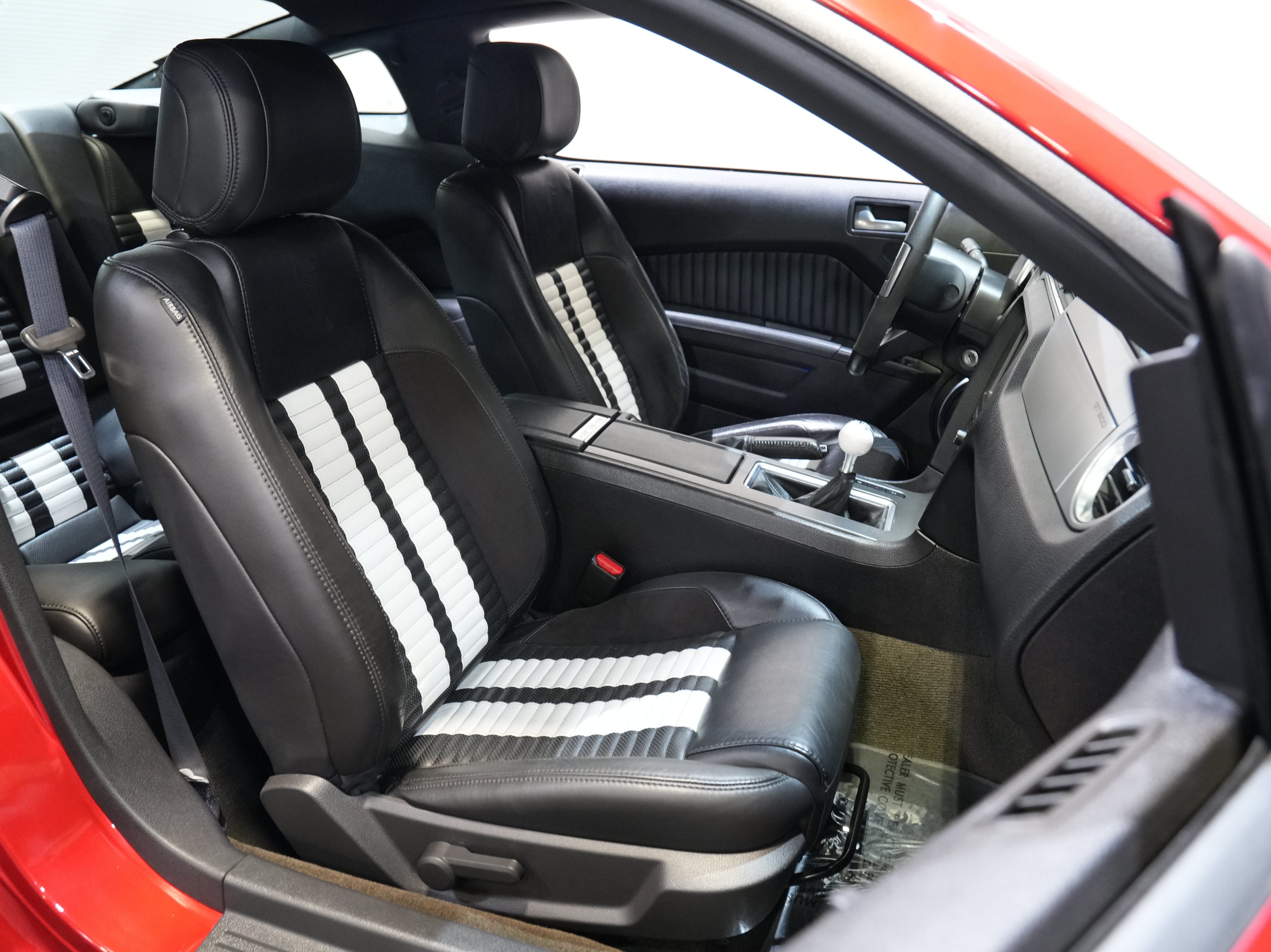 Used 2013 Ford Mustang Shelby GT500 w/ Electronics Pkg RWD image 29