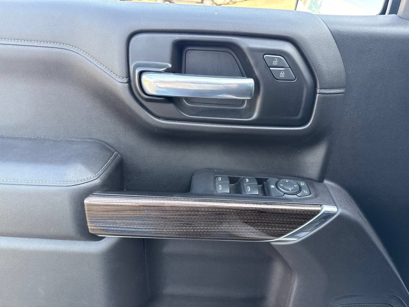 Used 2019 Chevrolet Silverado 1500 LT w/ Texas Edition RWD image 17