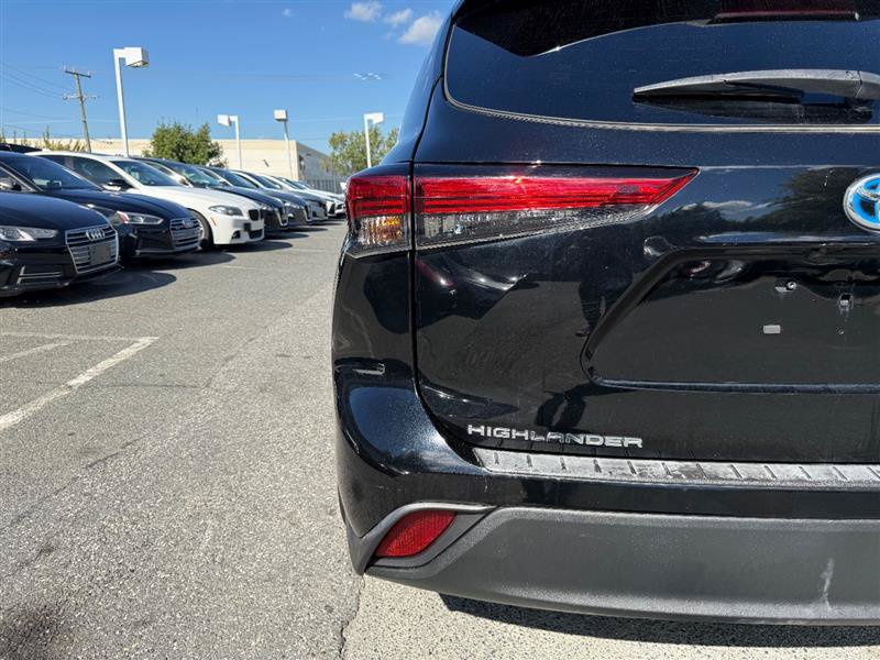 Used 2023 Toyota Highlander XLE FWD image 24