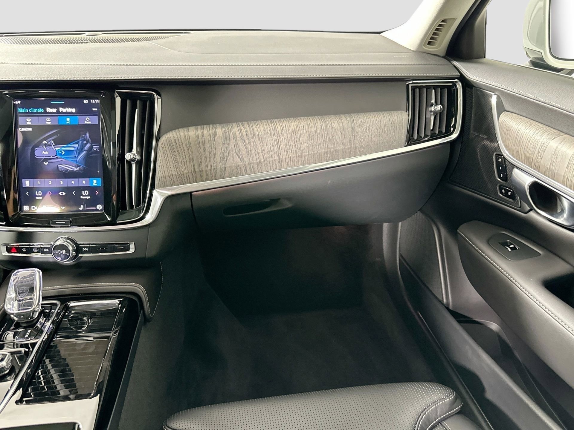 New 2025 Volvo S90 T8 Ultra image 28