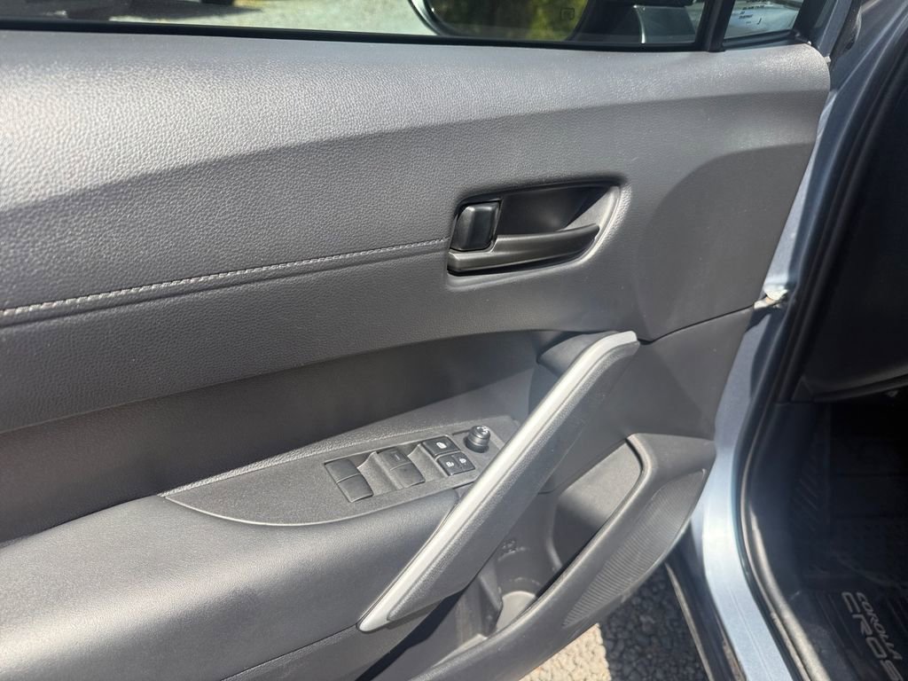 Used 2024 Toyota Corolla Cross SE image 20