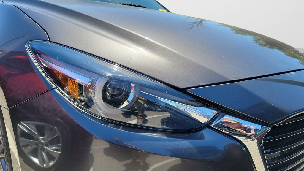 Used 2018 MAZDA MAZDA3 Grand Touring w/ Premium Equipment Package FWD image 6