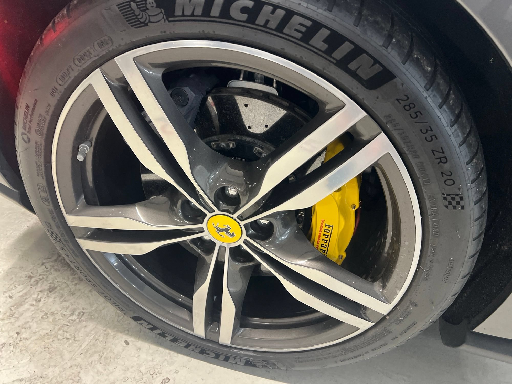 Used 2019 Ferrari Portofino RWD image 16