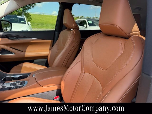 Used 2023 INFINITI QX60 Sensory w/ Vision Package AWD/4WD image 16