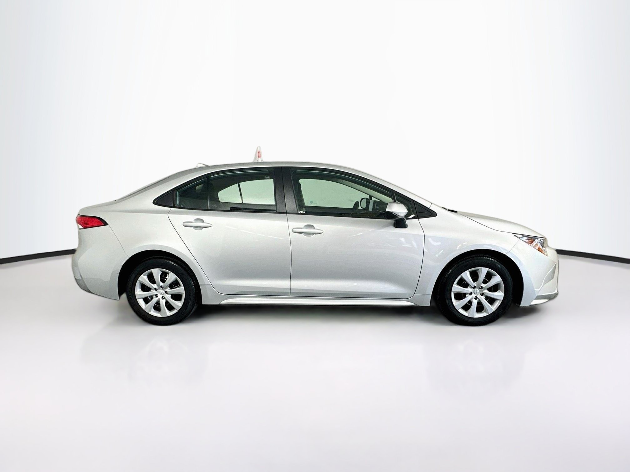 Used 2023 Toyota Corolla LE FWD image 2