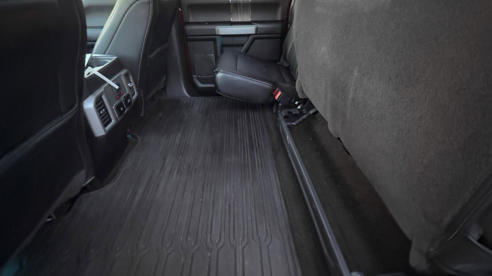 Used 2020 Ford F150 Lariat w/ Equipment Group 502A Luxury image 14