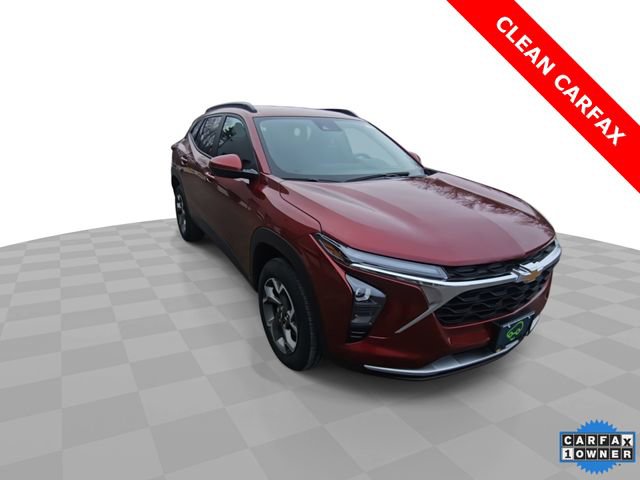 Used 2025 Chevrolet Trax LT w/ LT Convenience Package image 2