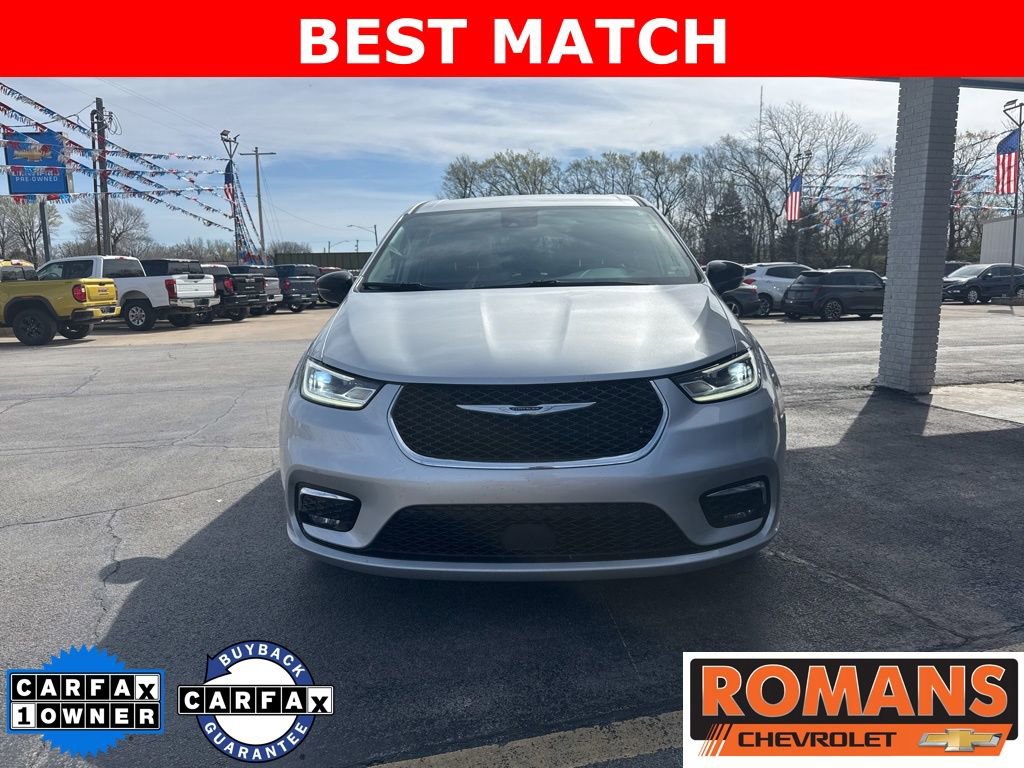 Used 2024 Chrysler Pacifica Touring-L FWD image 10