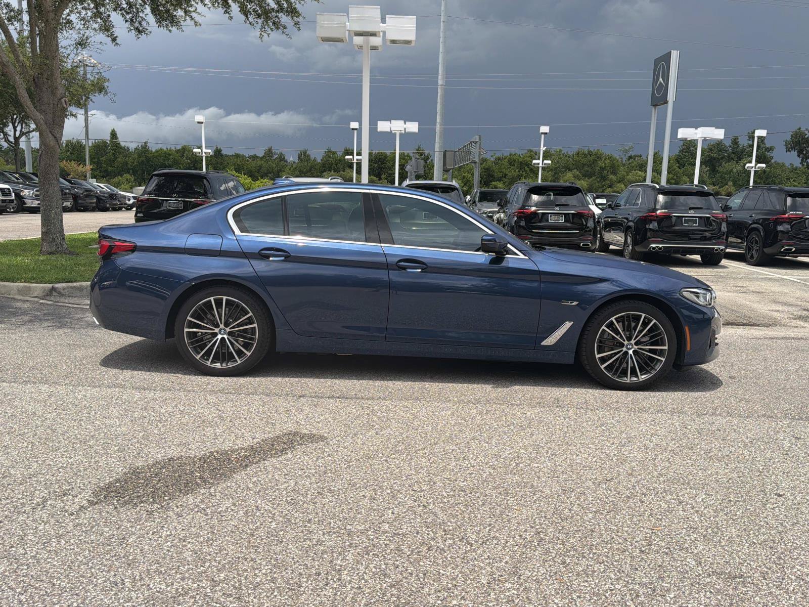 Used 2023 BMW 530e w/ Premium Package RWD image 2