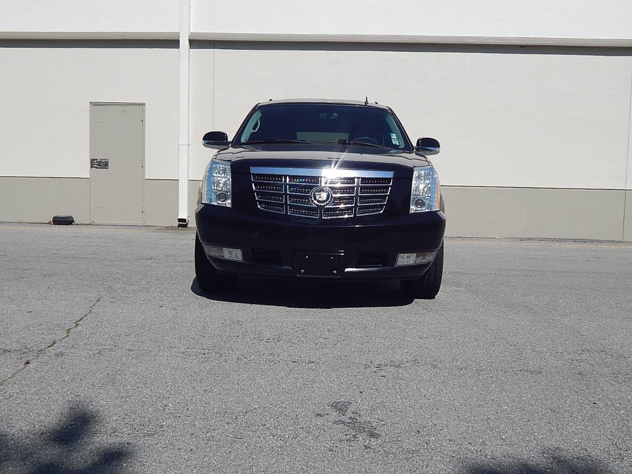 Used 2011 Cadillac Escalade ESV Premium image 9