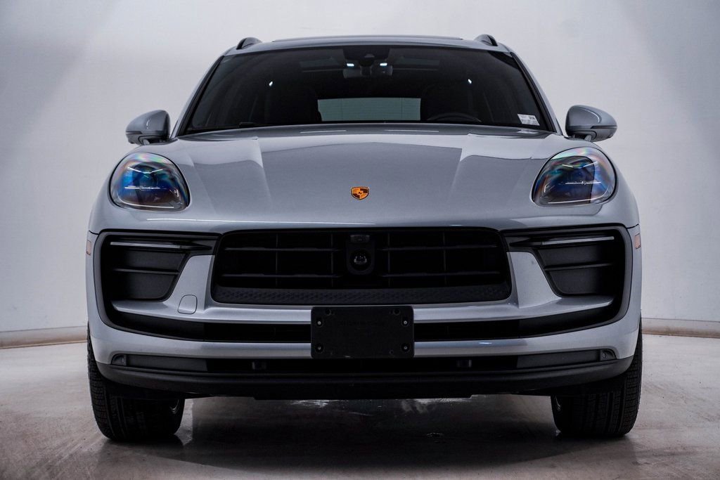 Certified 2025 Porsche Macan image 6