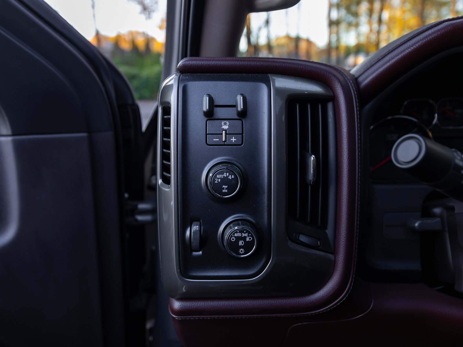 Used 2017 Chevrolet Silverado 1500 High Country image 55