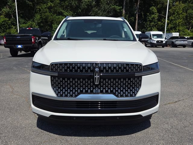 New 2027 Lincoln Navigator Reserve AWD/4WD image 2