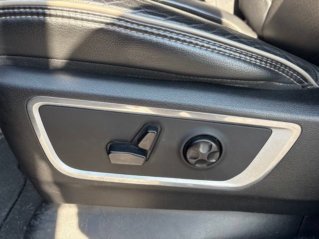 Used 2019 RAM 1500 Laramie AWD/4WD image 12