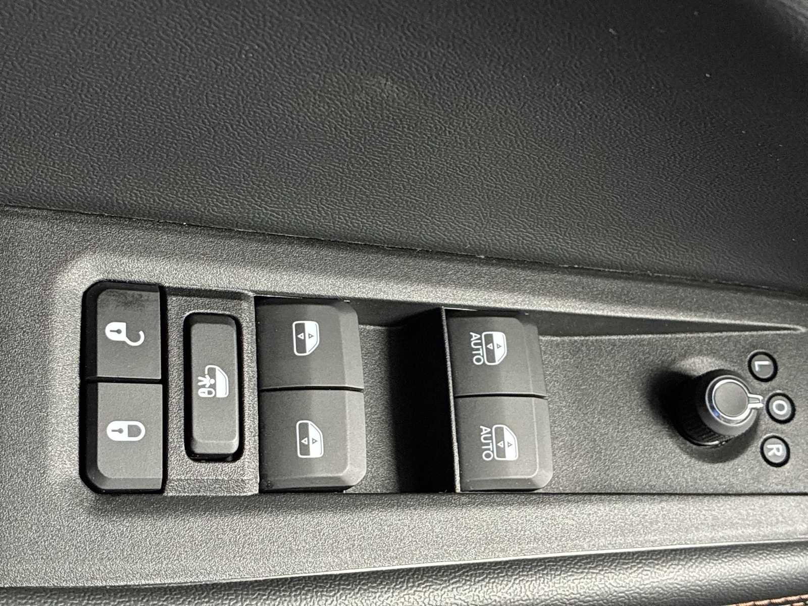 Used 2026 Jeep Cherokee Limited image 15