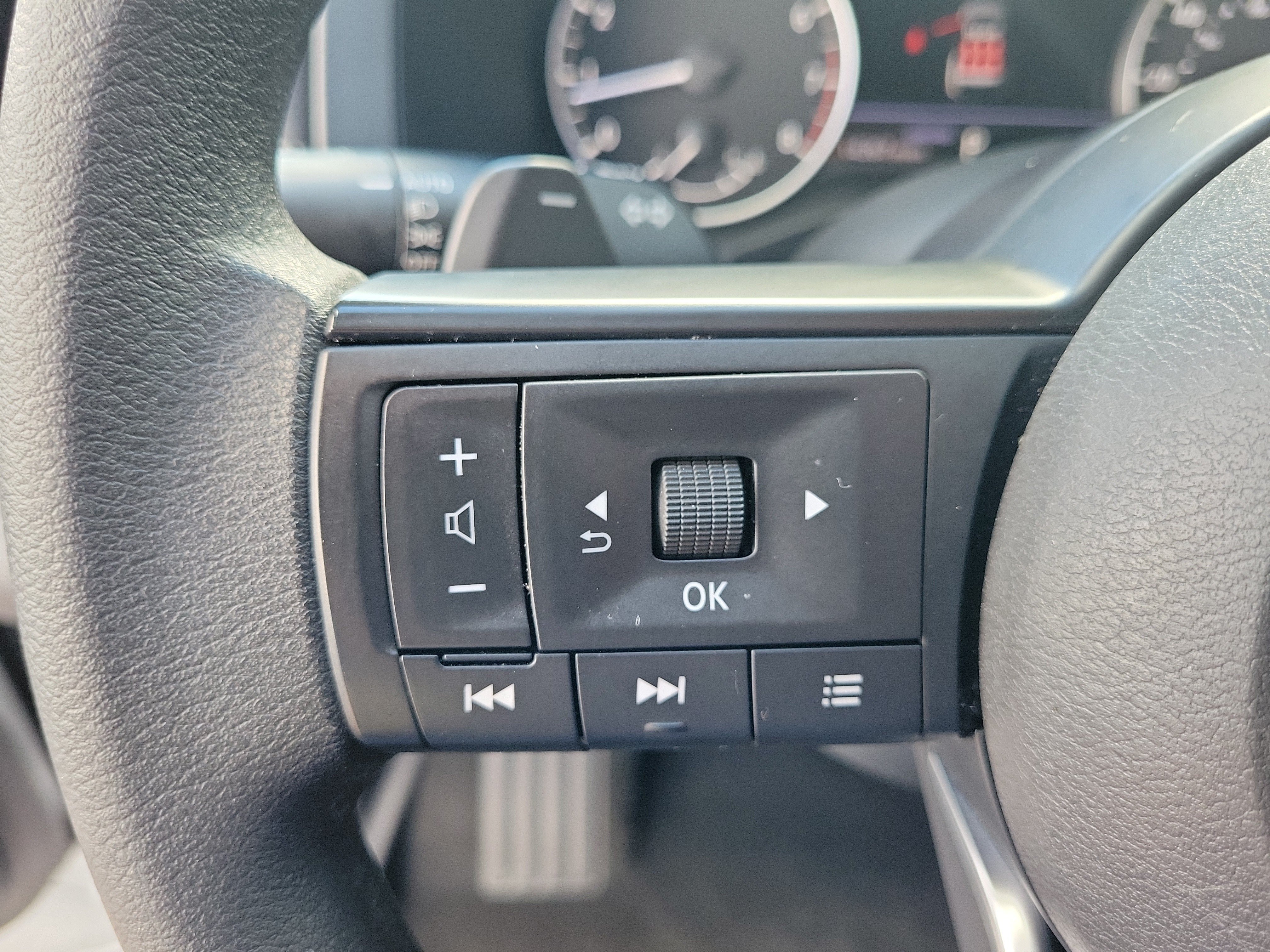 Certified 2025 Nissan Pathfinder S FWD image 16