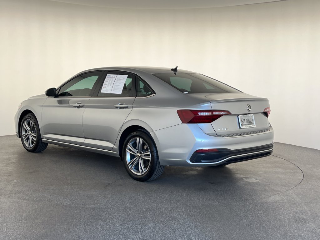 Used 2023 Volkswagen Jetta SE FWD image 6