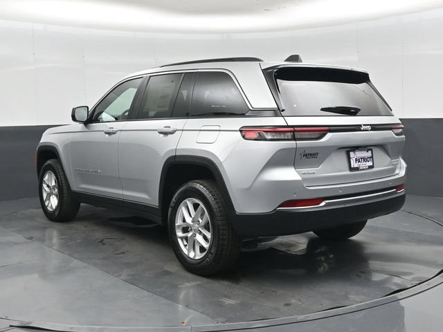 New 2026 Jeep Grand Cherokee Laredo w/ Trailer Tow Package AWD/4WD image 24