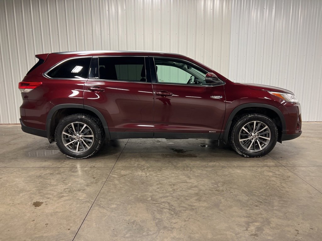 Used 2019 Toyota Highlander XLE image 2