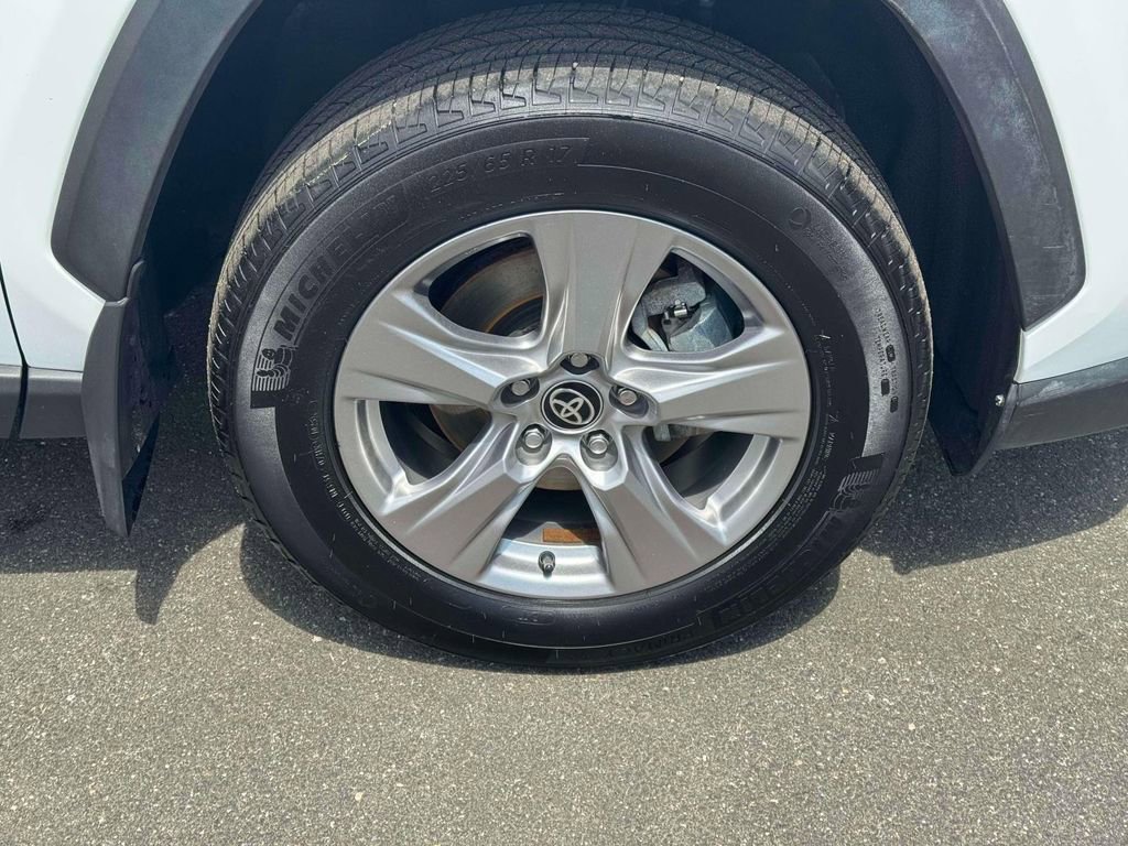 Certified 2025 Toyota RAV4 XLE AWD/4WD image 9