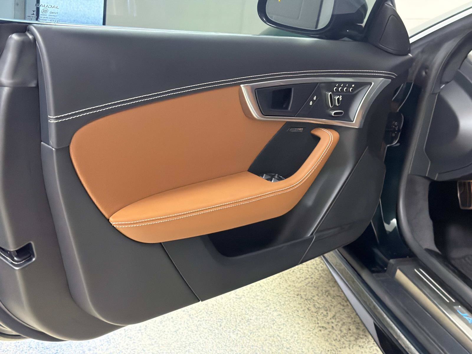 Certified 2023 Jaguar F-TYPE R-Dynamic AWD/4WD image 10