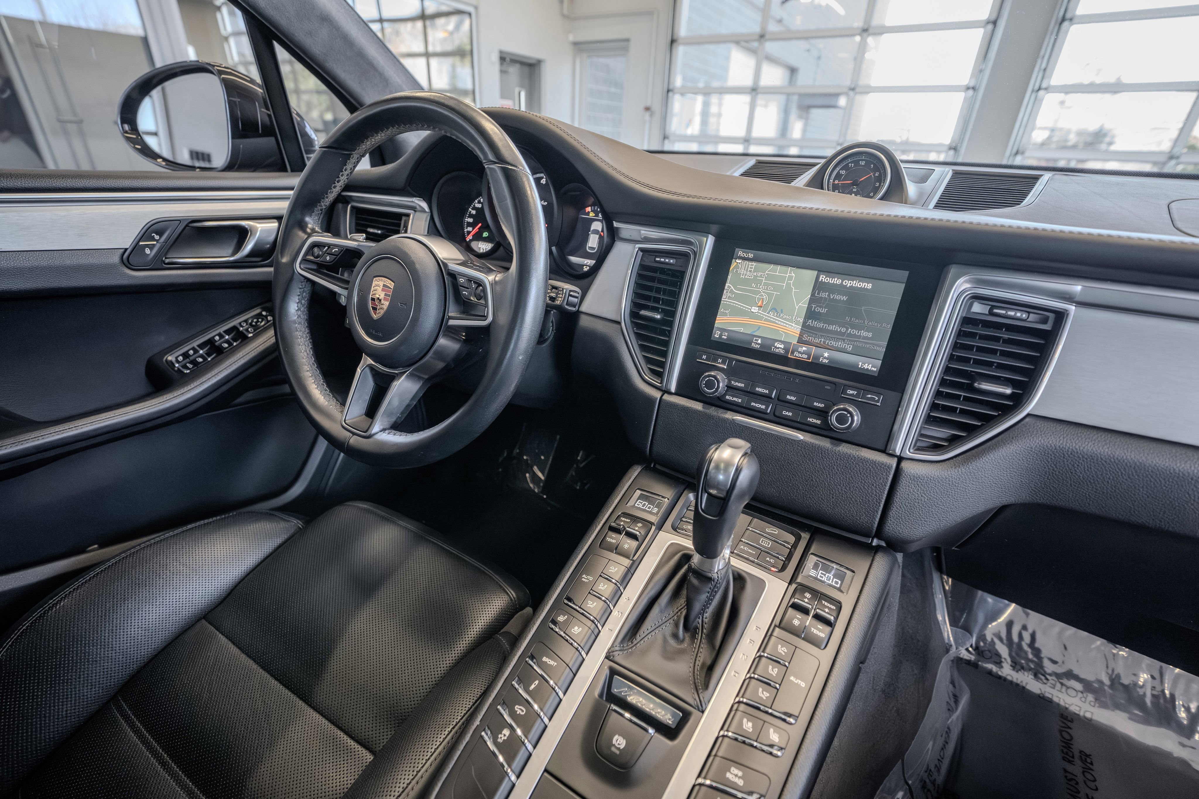 Used 2018 Porsche Macan Turbo w/ Premium Package Plus image 19