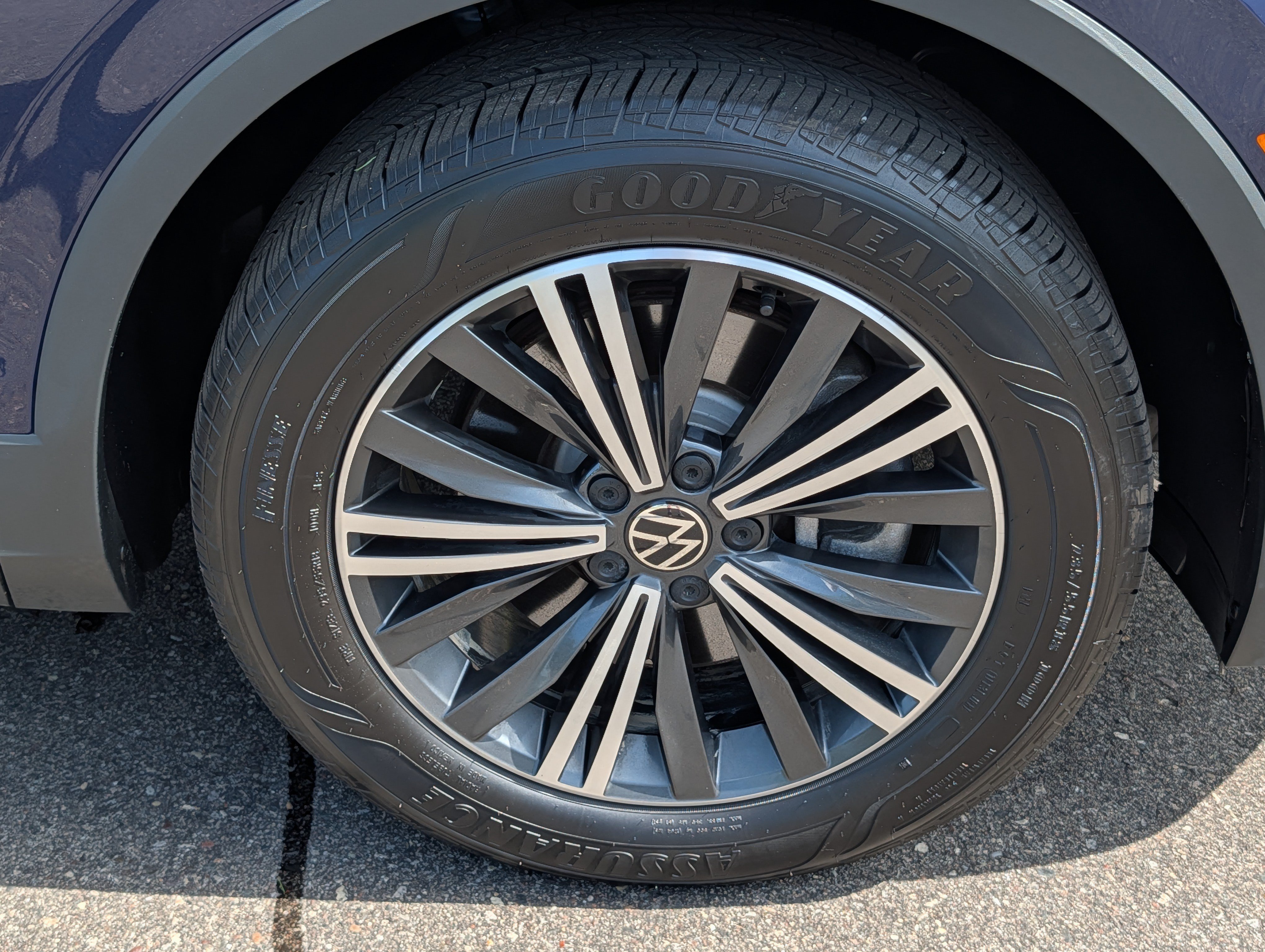 Certified 2024 Volkswagen Tiguan Wolfsburg Edition w/ Panoramic Sunroof Package AWD/4WD image 14