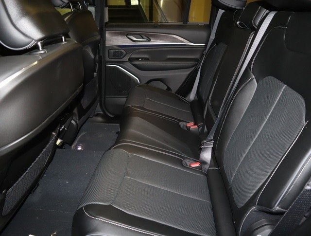 New 2023 Jeep Grand Cherokee Overland w/ Adv Protech Group III image 18