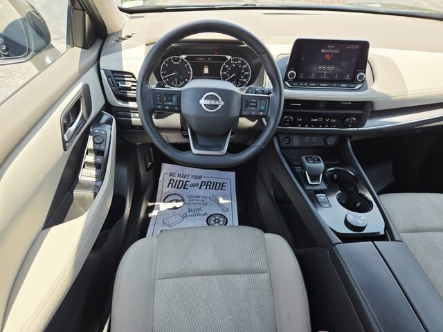 Used 2025 Nissan Rogue SV AWD/4WD image 11