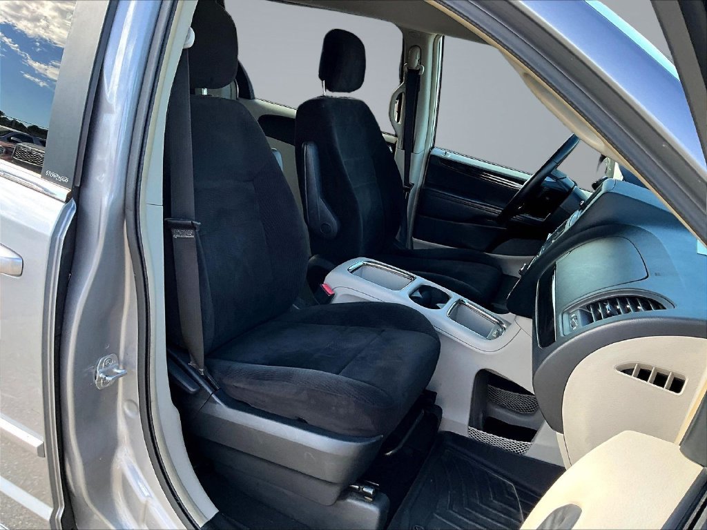 Used 2013 Dodge Grand Caravan Crew FWD image 32
