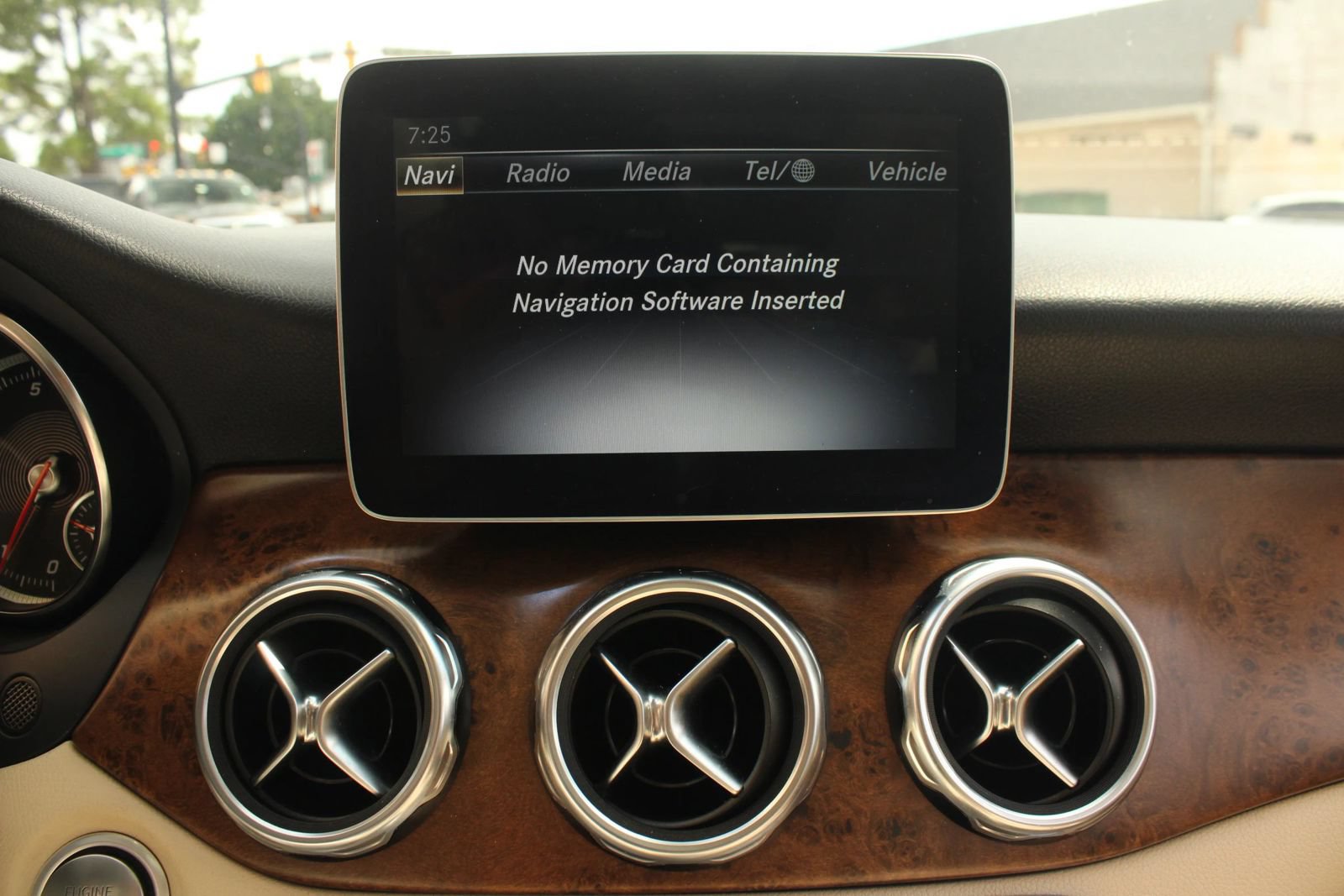 Used 2020 Mercedes-Benz GLA 250 4MATIC w/ Premium Package image 34