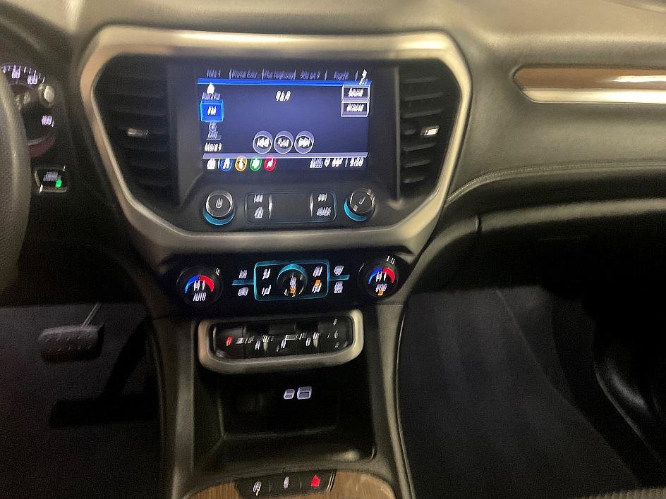 Used 2023 GMC Acadia SLE w/ Elevation Edition image 5