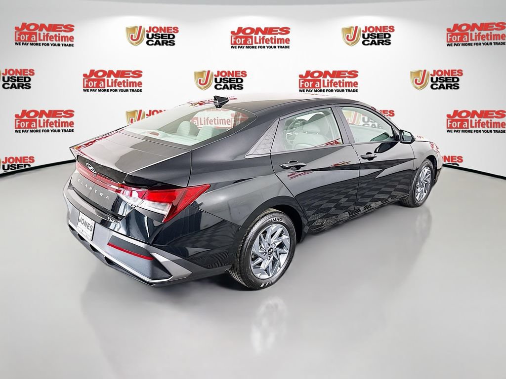 Used 2024 Hyundai Elantra SEL FWD image 16