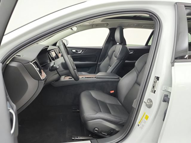 Certified 2025 Volvo V60 B5 Cross Country Plus AWD/4WD image 17