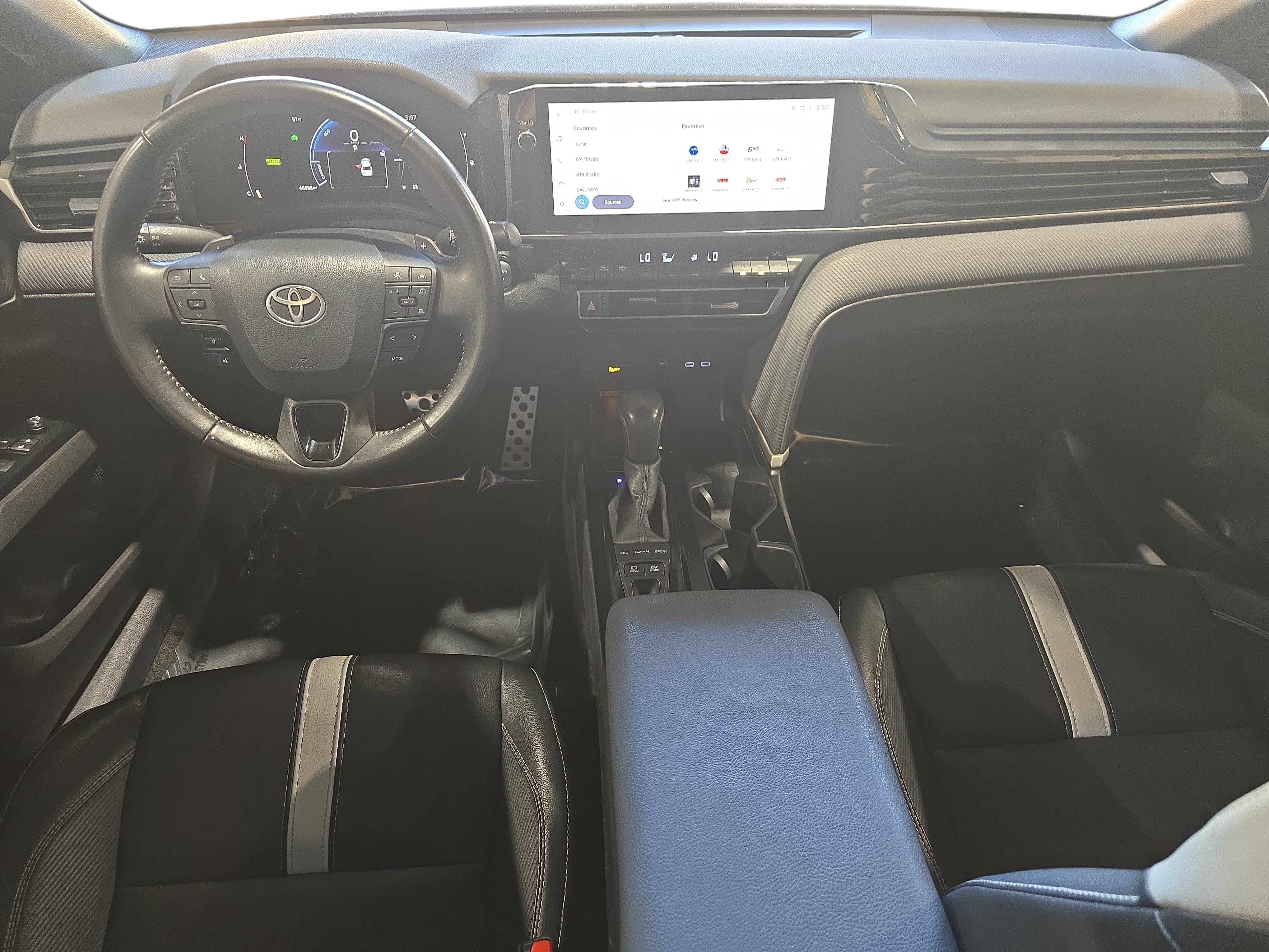 Used 2025 Toyota Camry SE w/ Multimedia Upgrade Package FWD image 9