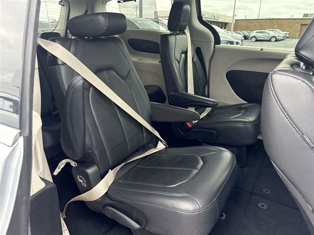 Used 2021 Chrysler Pacifica Touring-L AWD/4WD image 26