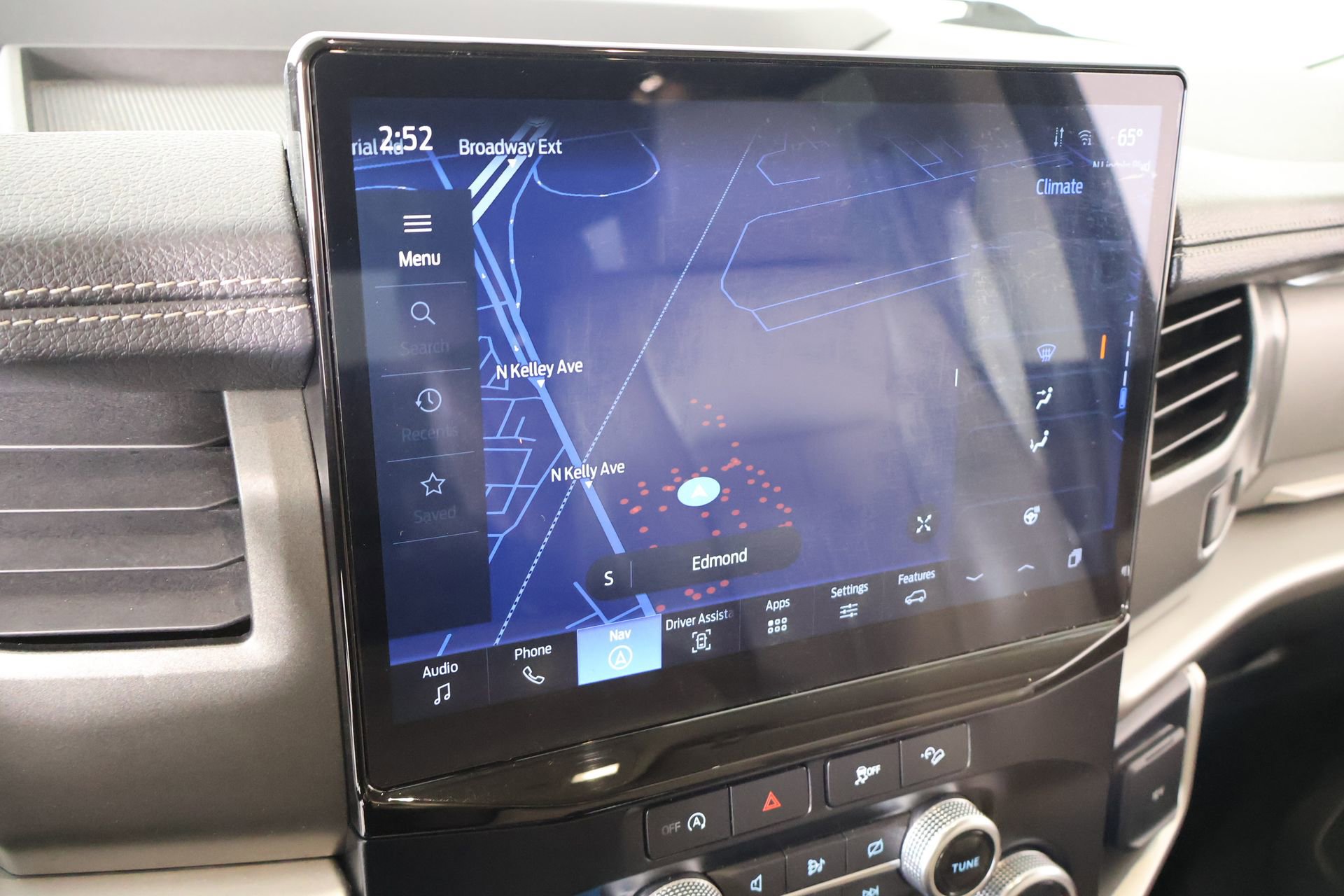 Used 2024 Ford Expedition Max XLT image 6