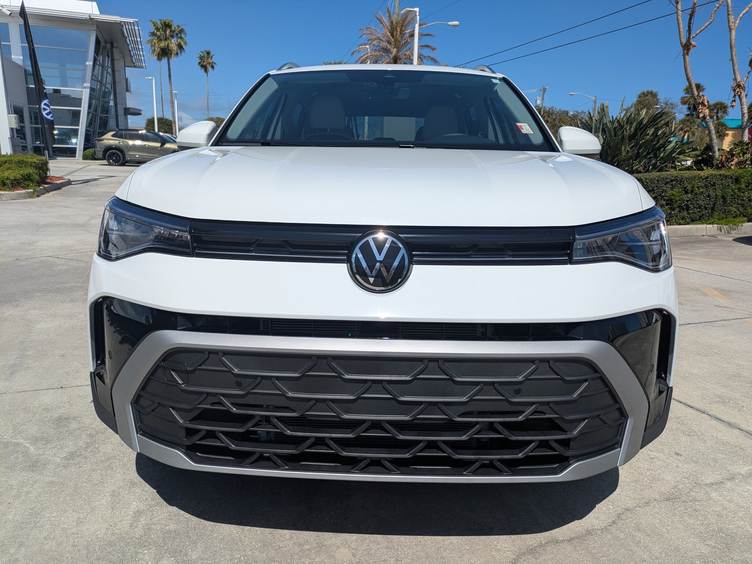 Certified 2025 Volkswagen Taos SE image 9