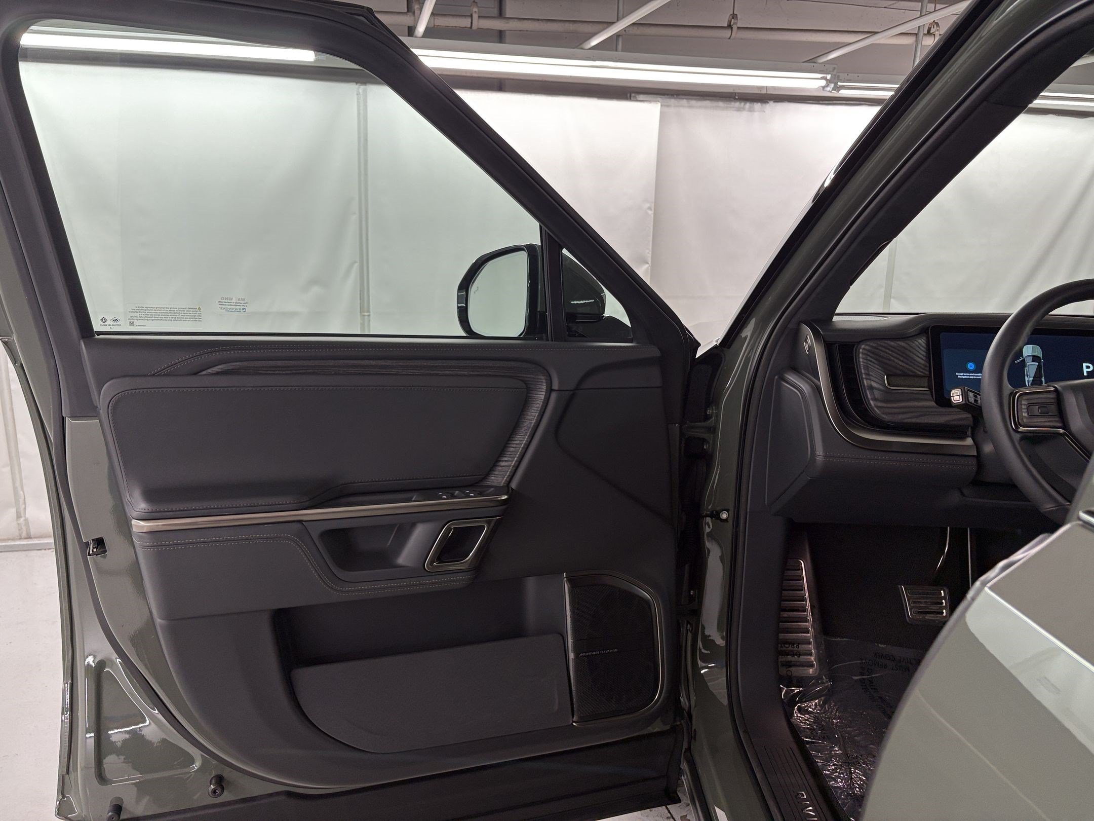 Used 2022 Rivian R1S Launch Edition Quad AWD/4WD image 14